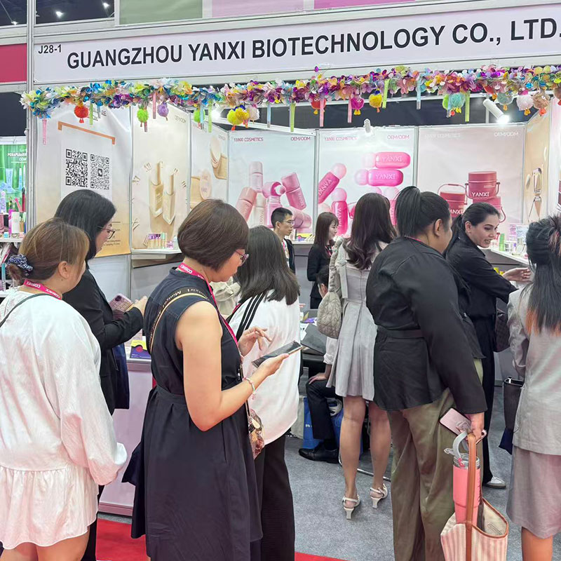 Private label cosmetics manufacturer with low MOQ and custom packaging solutions
