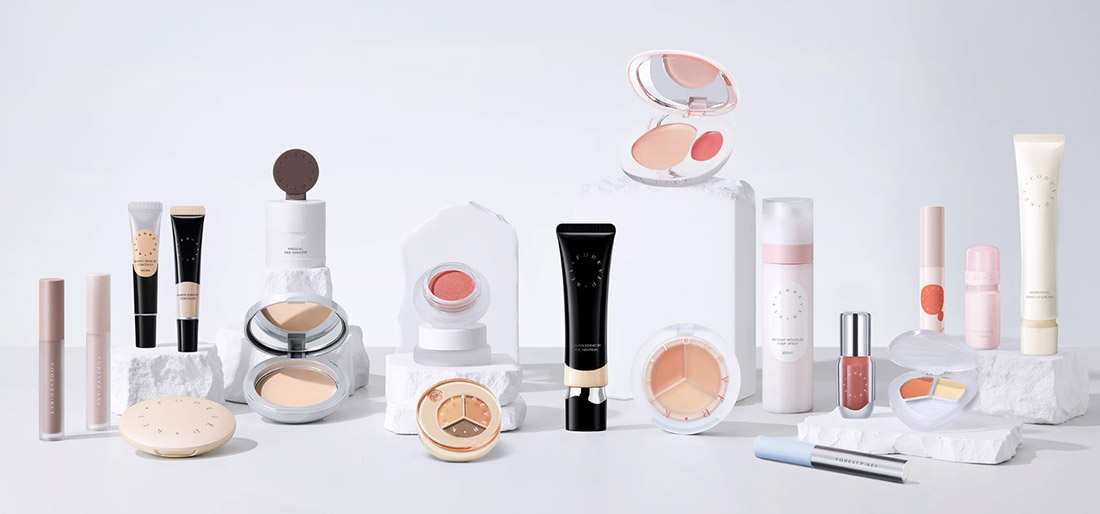 A collection of eco-friendly clean beauty custom formulation skincare products in sustainable glass packaging